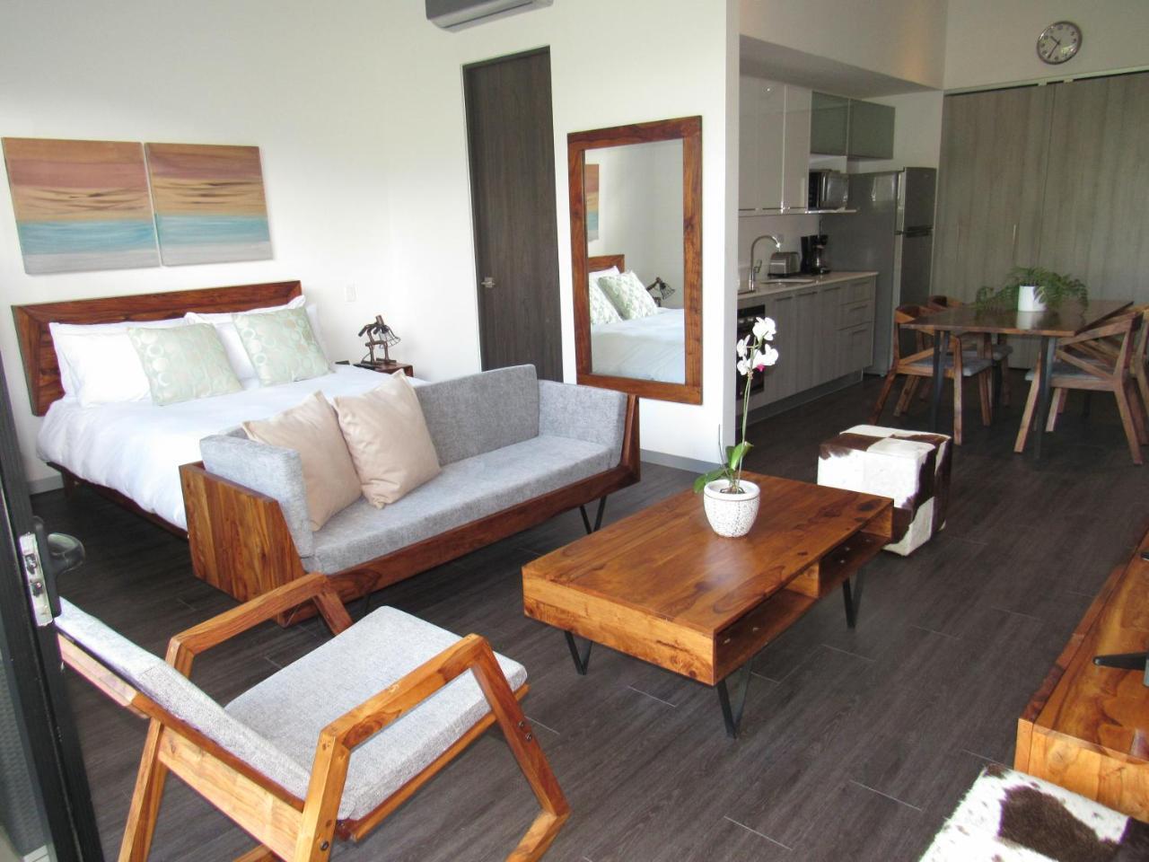 Bee Suites Santa Ana Santa Ana  Eksteriør billede